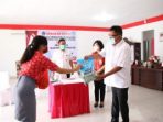 Gubernur Olly salurkan bantuan