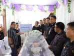 foto penyerahan santunan Duka oleh Bupati