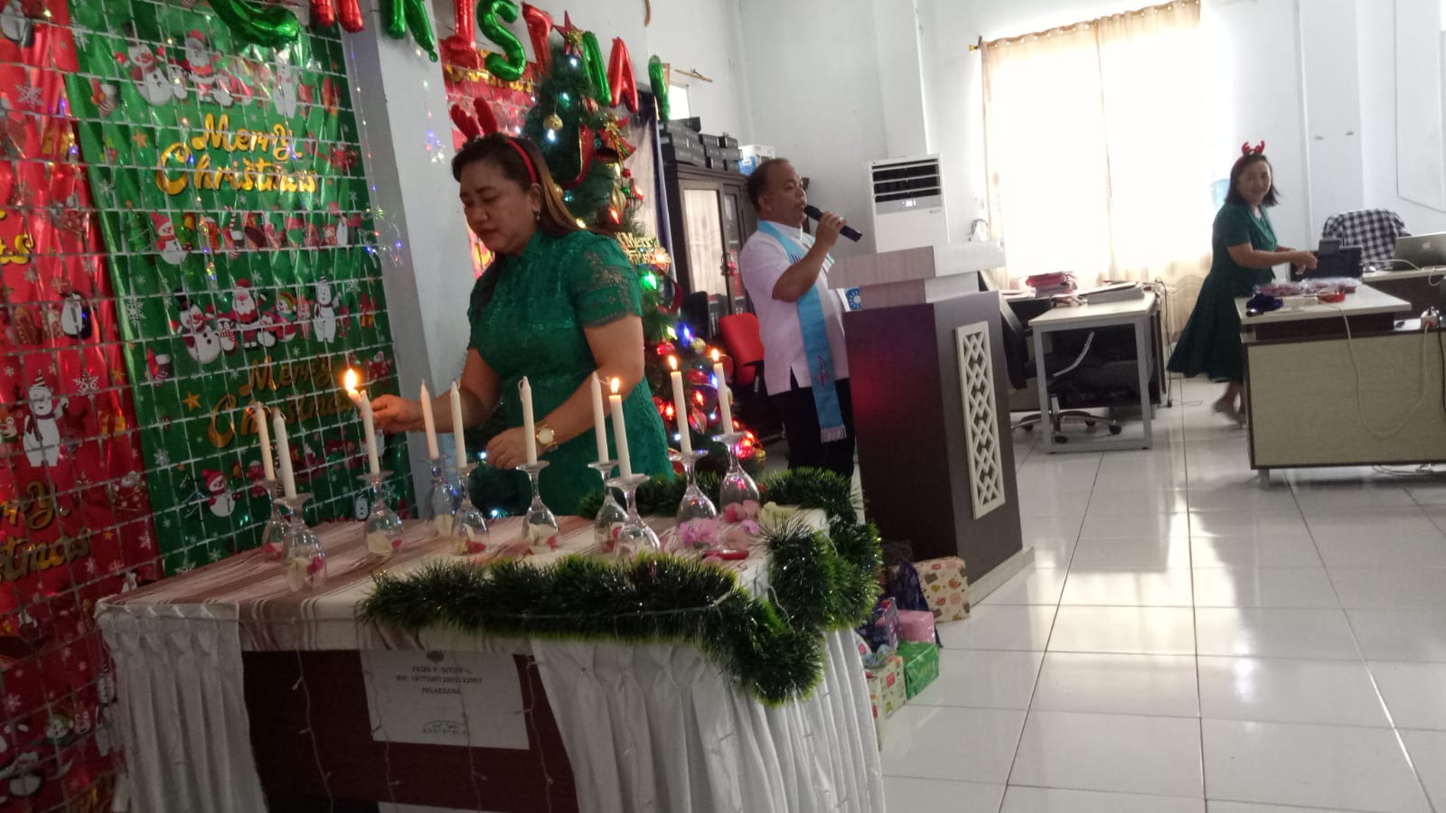 foto perayaan Natal DP2KB. Kadis