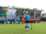 General Manager PLN UID Suluttenggo Ari Dartomo bersama personil saat mengikut jalannya Apel Siaga Kelistrikan Idul Fitri 1445 Hijriah yang dipimpin langsung oleh Direktur Utama PLN Darmawan Prasodjo