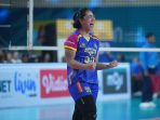 Pemain Jakarta Elektrik PLN Nurlaili menunjukkan ekspresi kebahagiaannya setelah berhasil menyumbang poin untuk timnya saat melawan Gresik Petrokimia Pupuk Indonesia pada lanjutan PLN Mobile Proliga 2024, Minggu (5/5) di GOR Jatidiri Semarang.