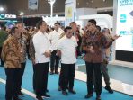 Dalam kesempatan tersebut Direktur Utama PLN, Darmawan Prasodjo (kanan) memaparkan kepada Presiden Republik Indonesia, Joko Widodo (kedua dari kiri), Kepala Staf Kepresidenan RI sekaligus Ketua Umum Periklindo, Moeldoko (ketiga dari kanan), Menteri Perdagangan, Agus Gumiwang (kedua dari kanan), dan Menteri Investasi/Kepala BKPM, Bahlil Lahadalia (kiri), bahwa saat ini telah tersedia 1.370 unit SPKLU, 9.886 SPLU dan 2.182 SPBKLU yang siap mendukung perkembangan EV di Indonesia.