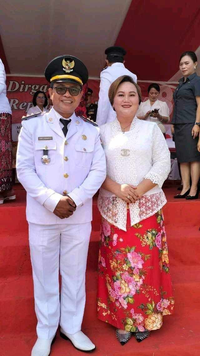 foto camat Ratahan timur bersama ketua TP PKK Mitra