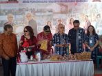foto PJ bersama kepala BKKBN perwakilan sulut dan Sekda Mitra foto bersama