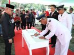 foto pengukuhan perpanjangan tugas Hukum Tua