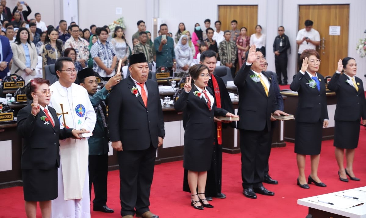 foto anggota DPRD Mitra yang dilantik