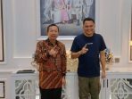 foto bersama Pdt Soni Mandagi dan Calon Bupati Mitra Ronald Kandoli