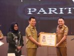 bupati Mitra terimah penghargaan