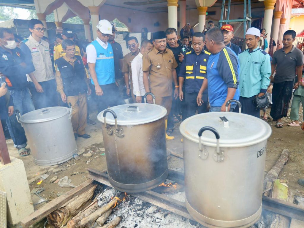 MESDM-Bahlil-Kunjungan-Posko-Bencana-Aceh-1