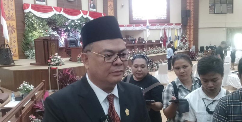 Peringati_HUT_60_Tahun_Provinsi_Legislator_Louis_Schramm_Hadiri_Paripurna_DPRD_Sulut_1