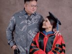 FULL SUPPORT: Kristi Arina bersama suami tercinta, Kevin Lotulung.