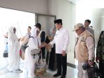 Wakil Gubernur Sulut Victor Mailangkay Sambut Kedatangan Jamaah haji Sulut di Bandara Sam Ratulangi (foto ist)