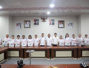 Bupati Mitra Ronald Kandoli Serahkan SPPDT Dan DHKP PBB- P2 Secara Simbolis Kepada Kepala Kecamatan