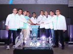Wakil Direktur Utama PLN, Yusuf Didi Setiarto (tengah) bersama Direktur Manajemen Risiko PLN, Denny Triyanto (kiri), Direktur Retail dan Niaga PLN, M. Fahrur Rozy (kedua dari kiri), Direktur Perencanaan Korporat dan Pengembangan Bisnis PLN, Rakhmad Dewanto Haris (keempat dari kiri), Direktur Keuangan PLN, Sulistyo Biantoro (keempat dari kanan), Direktur Teknologi, Engineering, dan Keberlanjutan PLN, Edwin Nugraha Putra (ketiga dari kanan), Direktur Utama PLN Icon Plus, Chipta Perdana (kedua dari kanan), CEO KG Media, Andy Budiman Kumala (ketiga dari kiri), dan Sekretaris Perusahaan PLN, Yuliandra Syahrial N. (kanan) secara simbolis melakukan penekanan tombol pada Launching PLN Electric Run 2026 di Kantor PLN Pusat, Jakarta pada Jumat (24/7).