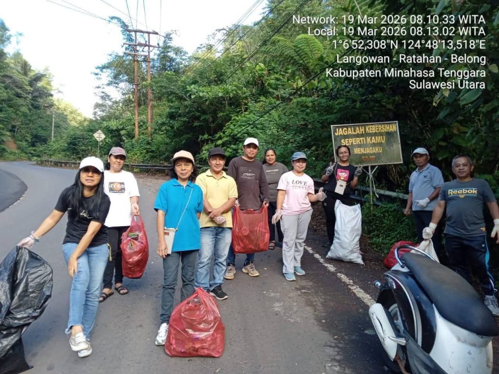 foto aksi bersih bersih pemdes Pangu